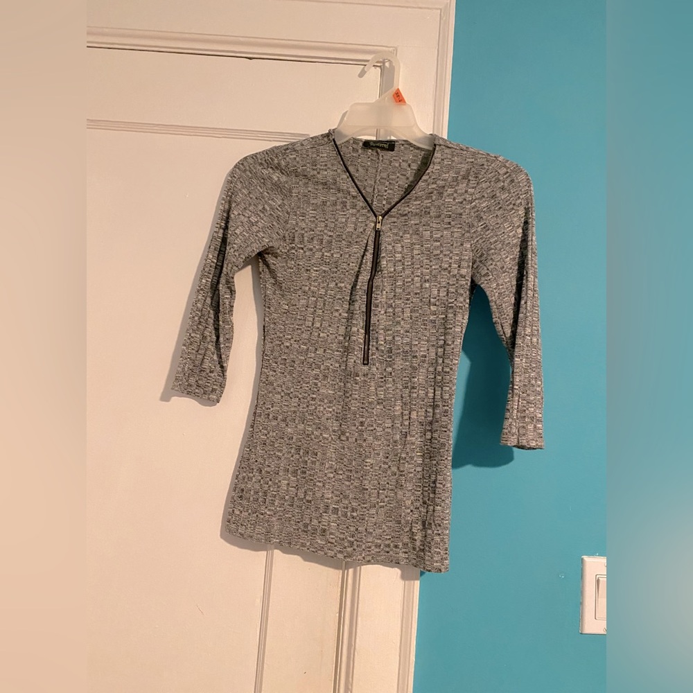 Bewarel  blouses  short sleeve size S color gray good condition